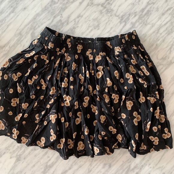 Brandy Melville Dresses & Skirts - Brandy Melville Daisy Skater Skirt in Black